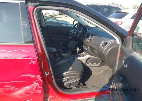 2018 Jeep Compass Latitude Fwd из США, поврежденный, VIN 3C4NJCBB1JT140436